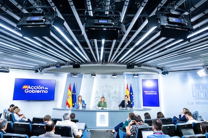 Los ministros, desde la izquierda, Sara Aagesen, Pilar Alegría y Carlos Cuerpo, este miércoles, durante la rueda de prensa.