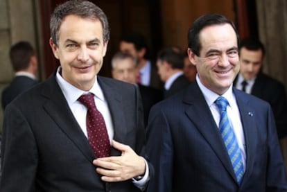 Los presidentes del Gobierno y del Congreso, José Luis Rodríguez Zapatero y José Bono, hoy, en el Congreso