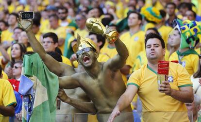 Torcedores brasileiros durante a partida no Mineirão.