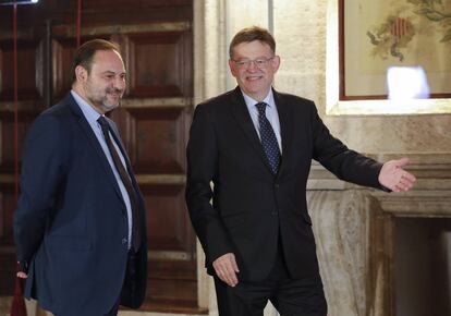 El ministro José Luis Ábalos con el presidente Ximo Puig, en el Palau de la Generalitat en 2018.