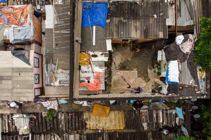 Una vista aérea de la ocupación Habib‘s de Río de Janeiro. En esta ocupación urbana, nacida en 2018 en una antigua fábrica de alimentos procesados, viven hoy 80 familias.