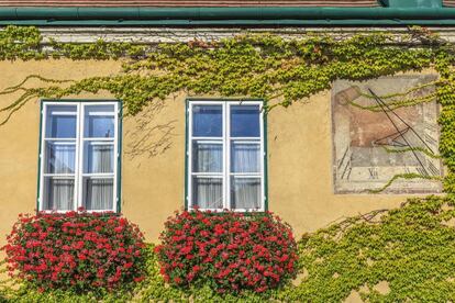 Fachada en una casa del barrio de Grinzing, en Viena (Austria).