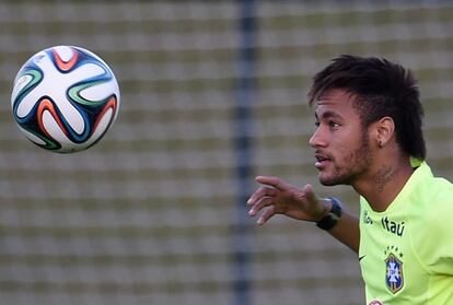 Neymar, durante un entrenamiento con Brasil.