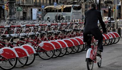 Una imagen de la estación de Bicing de Arco del Triunfo.
