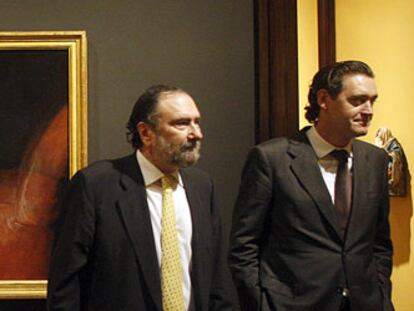 Javier Viar (a la izquierda), junto a su sucesor como director del Museo Bellas Artes de Bilbao, Miguel Zugaza, en una imagen de archivo.