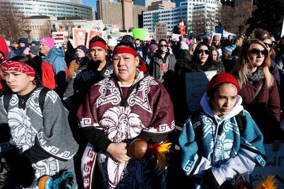 Mujeres asistentes a la Marcha de las Mujeres en Civic Center Park en Denver, Colorado.