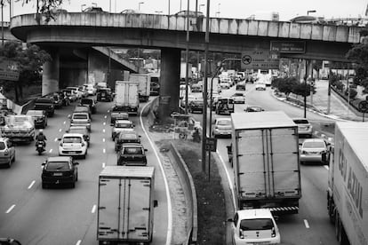 Viaduto de acesso à Marginal Tietê, na altura da Ponte das Bandeiras, região central da cidade.