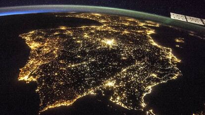 La península Ibérica, de noche, vista desde la Estación Espacial Internacional.