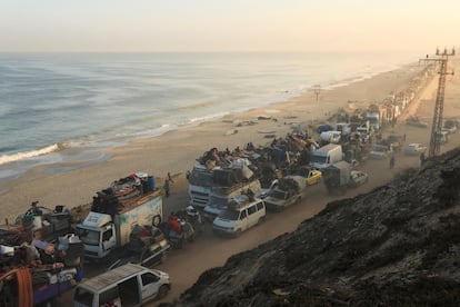 Éxodo de civiles de de Gaza