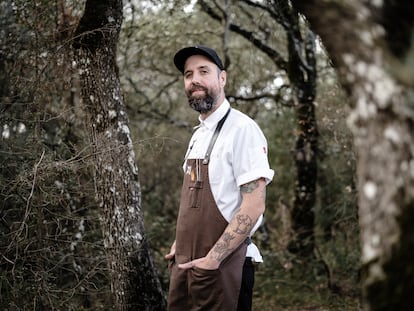 Retrato de Edorta Lamo en el bosque de Kanpezu.