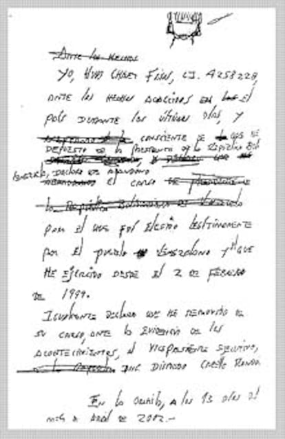 Manuscrito de renuncia al cargo del presidente Hugo Chvez difundido ayer por el diario venezolano <b></b><i>El Nacional.</i>