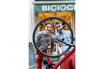 Fabrizio y Andrea, artífices del café y bar Bicioci.