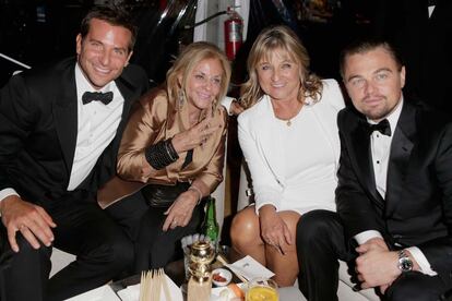 Amor de madre: Bradley Cooper y Leonardo Di Caprio no se separaron de sus progenitoras.