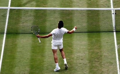 Alcaraz impone la ley del más fuerte a Medvedev y repite final en Wimbledon