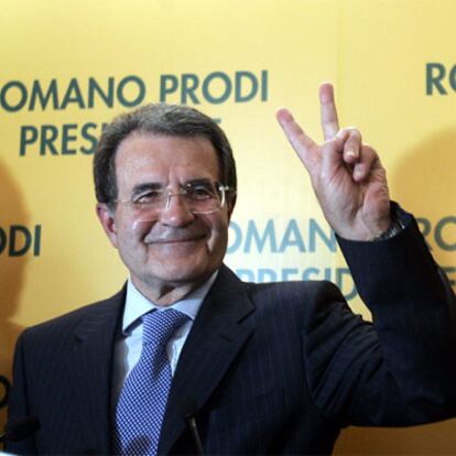 Romano Prodi, en la sede de La Union, después de confirmar la victoria de la coalición en las elecciones italianas.