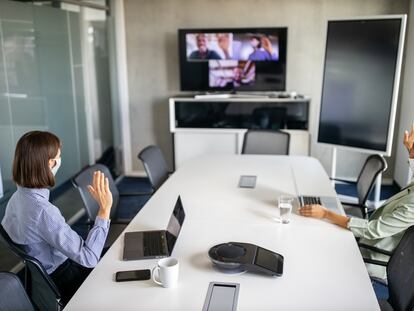 Reunión virtual en una empresa durante la pandemia - Banco Sabadell