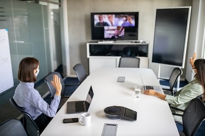 Reunión virtual en una empresa durante la pandemia - Banco Sabadell
