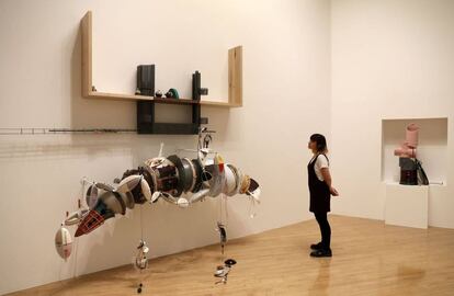 Instalación de Helen Marten en la exposición de los nominados al Premio Turner en la Tate Britain
