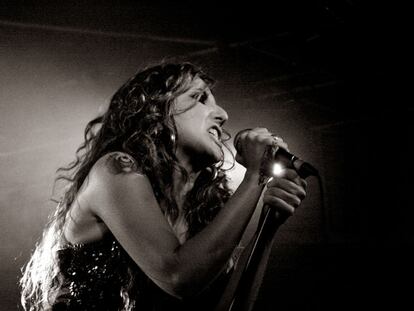 Laura Rubio, cantante de Garaje Jack, durante una actuación.