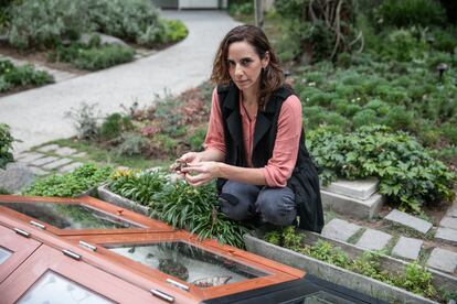 Malena Martínez en el jardín de sala Mater, en Lima.