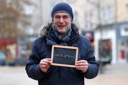 Bruno Sauvage, 52, unemployed, holds a blackboard with the word "corruption", the most important election issue for him, as he poses for Reuters in Chartres, France February 1, 2017. He said: "Politicians give us lessons, but they'd better look at themselves in a mirror." REUTERS/Stephane Mahe SEARCH "ELECTION CHARTRES" FOR THIS STORY. SEARCH "THE WIDER IMAGE" FOR ALL STORIES