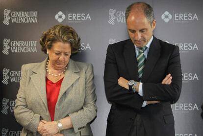 Rita Barberá y Francisco Camps, en un acto público celebrado ayer en una clínica de Valencia.