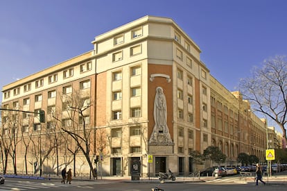 El Colegio Calasancio (Conde de Peñalver, 51) y el Universitario Cardenal Cisneros (General Díaz Porlier, 58) funcionaron como la prisión de Porlier.