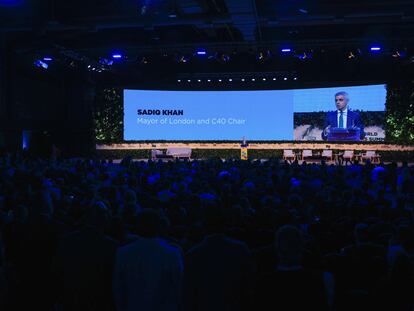 El alcalde de Londres, Sadiq Khan, habla en la apertura de la Cumbre Global de Alcaldes del C40, en Buenos Aires (Argentina), el 20 de octubre de 2022.
