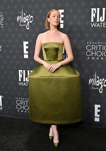 SANTA MONICA, CALIFORNIA - FEBRUARY 07: Hannah Einbinder attends the 30th Annual Critics Choice Awards at Barker Hangar on February 07, 2025 in Santa Monica, California. (Photo by Axelle/Bauer-Griffin/FilmMagic)