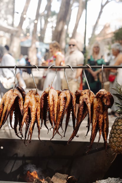 Pulpos cocinados a la brasa en el festival Chefs on Fire, en Cascais.