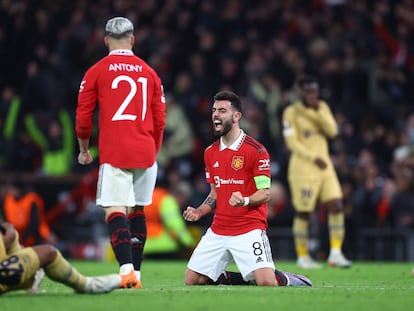 Bruno Fernandes celebra la victoria del Manchester United ante el Barcelona.