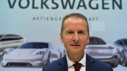 El nuevo presidente mundial de Volkswagen, Herbert Diess, este viernes tras la conferencia de prensa en Wolfsburgo (Alemania).