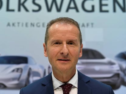 El nuevo presidente mundial de Volkswagen, Herbert Diess, este viernes tras la conferencia de prensa en Wolfsburgo (Alemania).