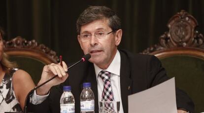 El alcalde de Castellón, Alfonso Bataller, durante un pleno.