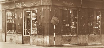 La empresa abrió su primer establecimiento en la Plaza del Callao de Madrid, en 1939.