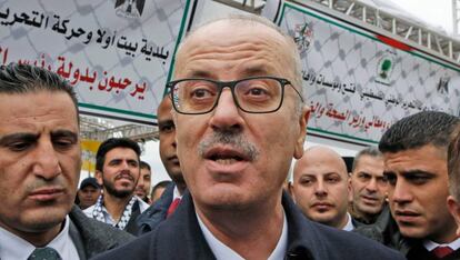 El primer ministro palestino, Rami Hamdala, este lunes en la ceremonia de inauguración de un centro médico en el pueblo cisjordano de Beit Ula.