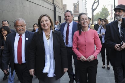 Las entonces delegadas de Miguel Hidalgo y Tlalpan, Xóchitl Gálvez y Claudia Sheinbaum, en enero de 2017. Gálvez y Sheinbaum se enfrentarán en la elección presidencial de 2024.
