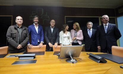 Dirigentes del PNV, PSE-EE y PP, durante la reuni&oacute;n de ayer en Vitoria.