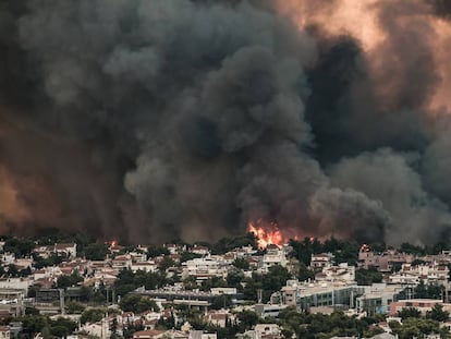 Los incendios descontrolados del Mediterráneo oriental, en imágenes