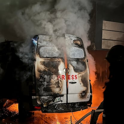 Civil Defense members put out a fire in a broadcast van following an Israeli strike that killed five journalists of Al-Quds Al-Youm television channel, according to medics with the Gaza health authorities, in the vicinity of Al-Awda hospital in Nuseirat in central Gaza December 26, 2024. REUTERS/Khamis Said