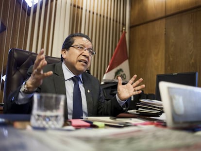 El fiscal de la Nación de Perú, Pablo Sánchez durante la entrevista.