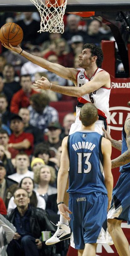 Rudy Fernández entra a canasta delante de Ridnour y Beasley en la que hasta el momento ha sido la mejor actuación en su carrera en la NBA