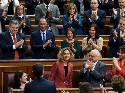 La bancada socialista aplaude a Meritxell Batet, elegida presidenta del Congreso de los Diputados.