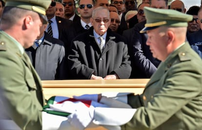 Ahmed Gaid Salah, en el cementerio de Argel, en febrero de 2019.