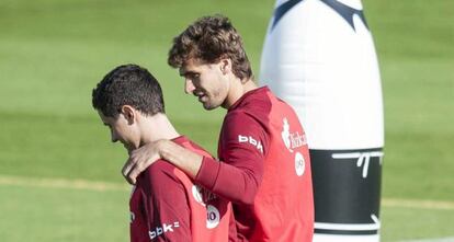 Llorente y Ander Herrera, en el entrenamiento en Bilbao.