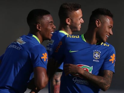 Gabriel Jesus y Neymar, durante un entrenamiento de Brasil.