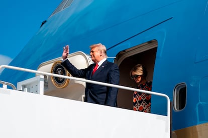 El expresidente de EE UU, Donald Trump, a su llegada a Florida, este miércoles, tras abandonar la Casa Blanca.