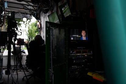 El punto de información de Fox News en la Casa Blanca, durante la retransmisión en directo del asesinato de Charlie Kirk.