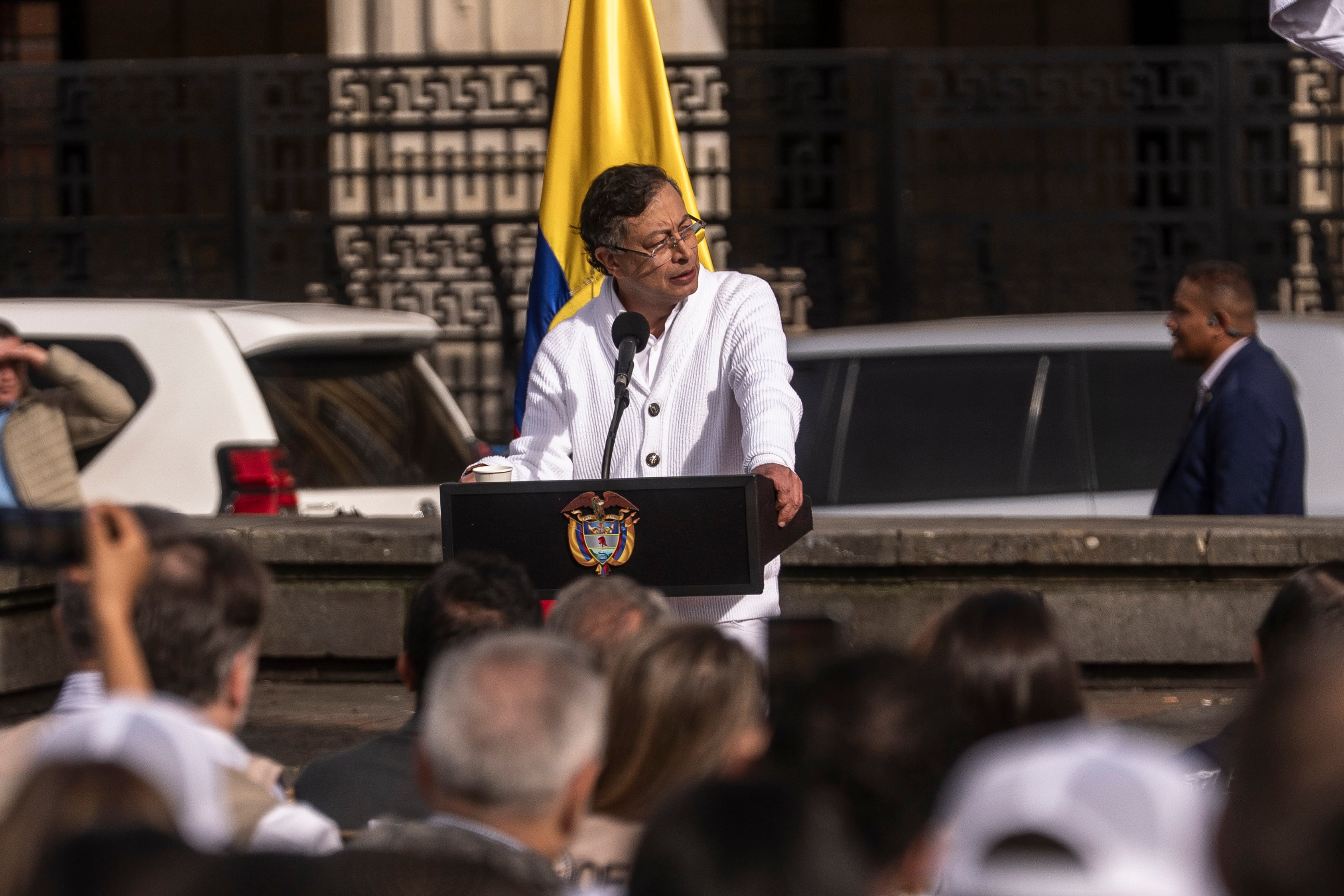 El presidente Gustavo Petro da discurso en la ceremonia de apertura de mesas de votación durante la jornada de elecciones presidenciales en Bogotá, el 31 de mayo del 2026.