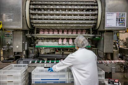 La fabrica de helados de la marca La Menorquina en Santa Perpetua de Mogoda, en Barcelona